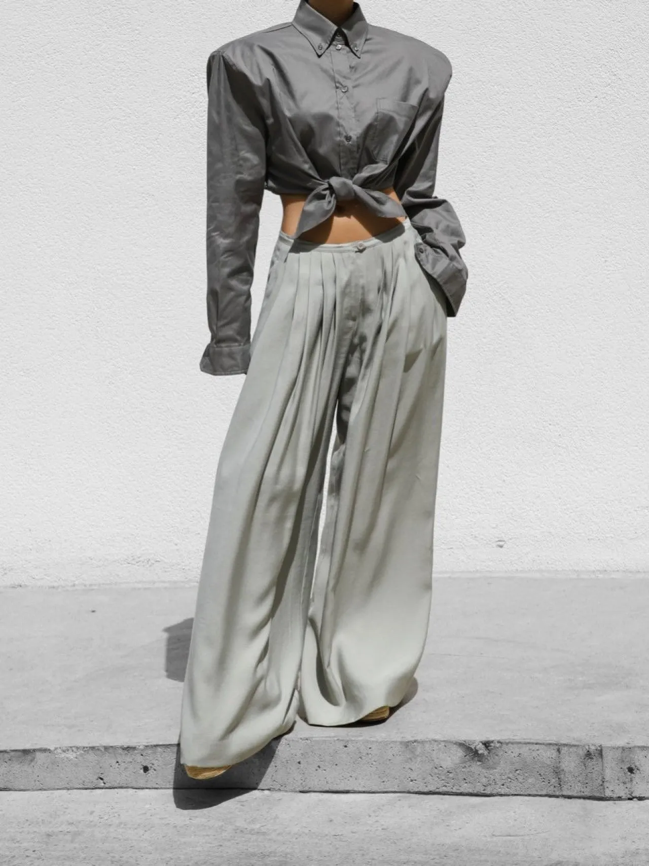 BAMBOO PIN TUCK PLEATED WIDE TROUSERS