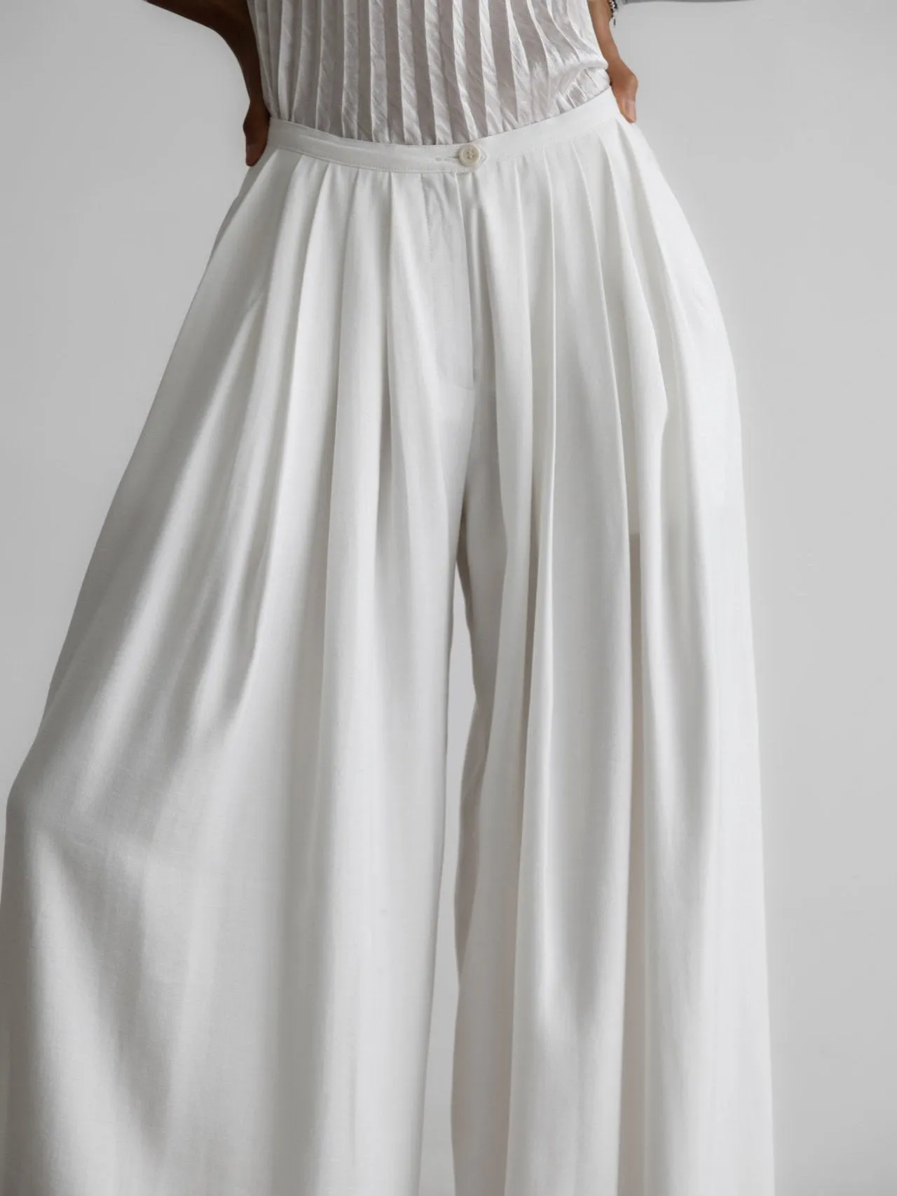 BAMBOO PIN TUCK PLEATED WIDE TROUSERS