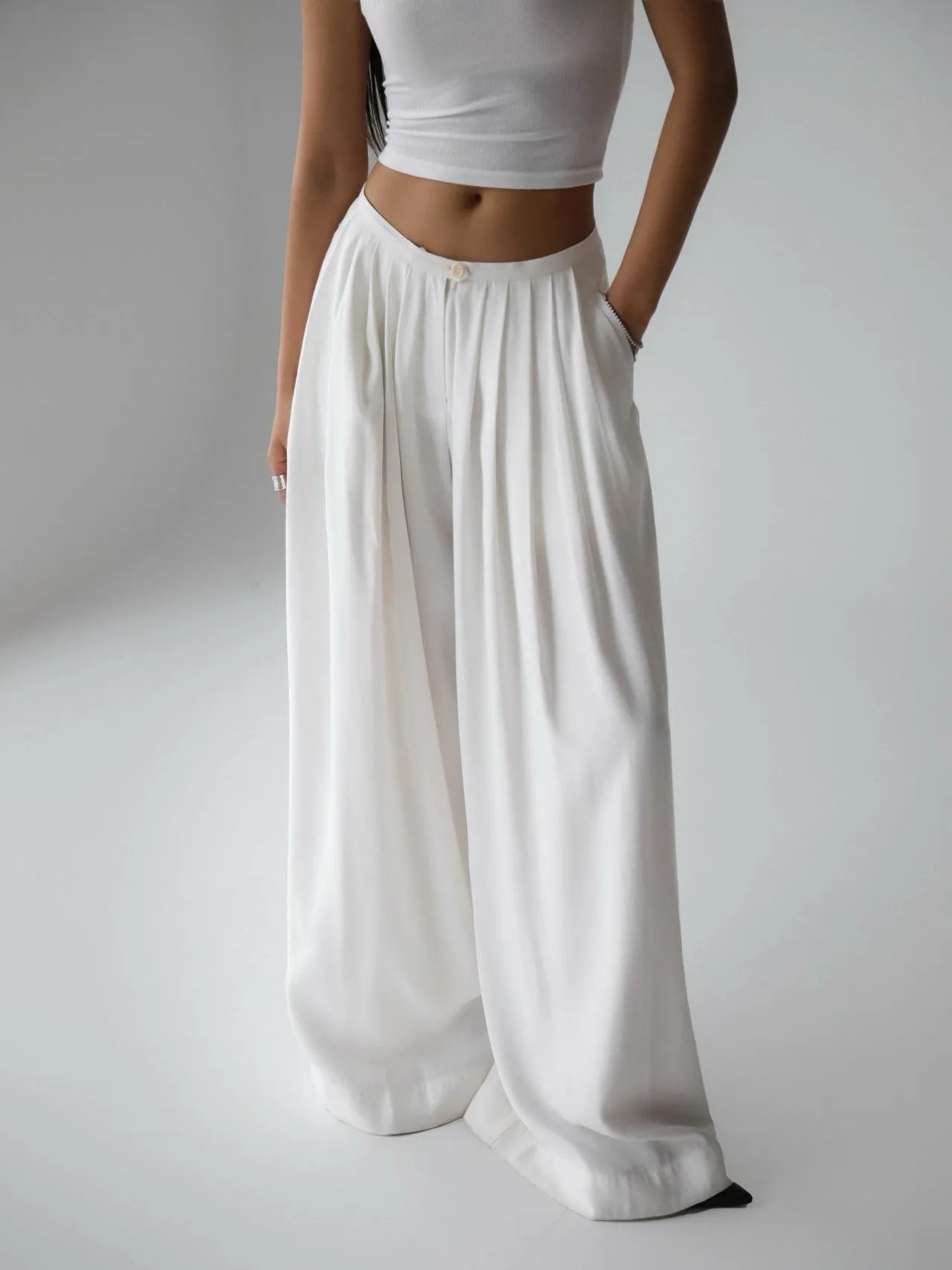 BAMBOO PIN TUCK PLEATED WIDE TROUSERS