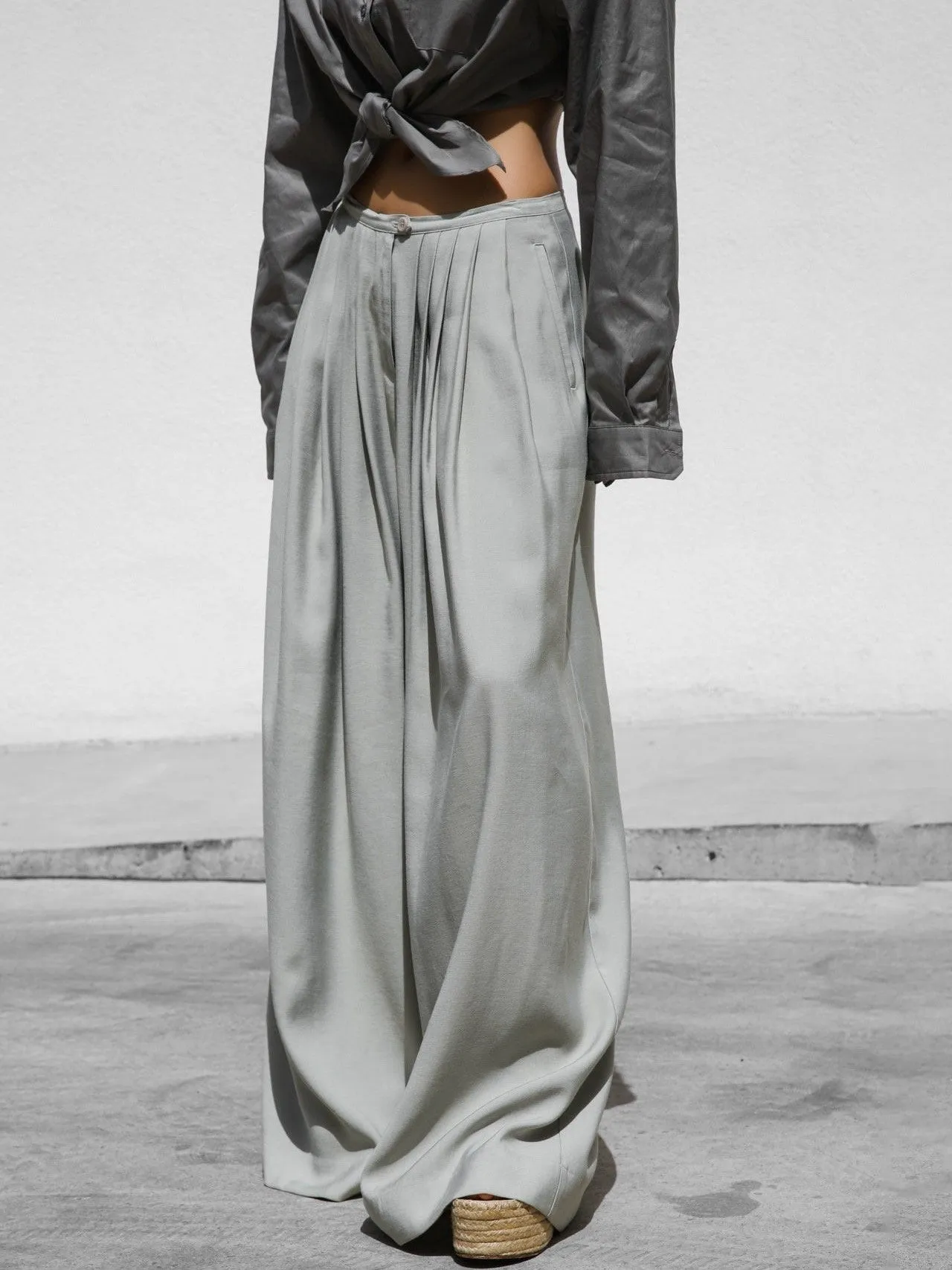 BAMBOO PIN TUCK PLEATED WIDE TROUSERS