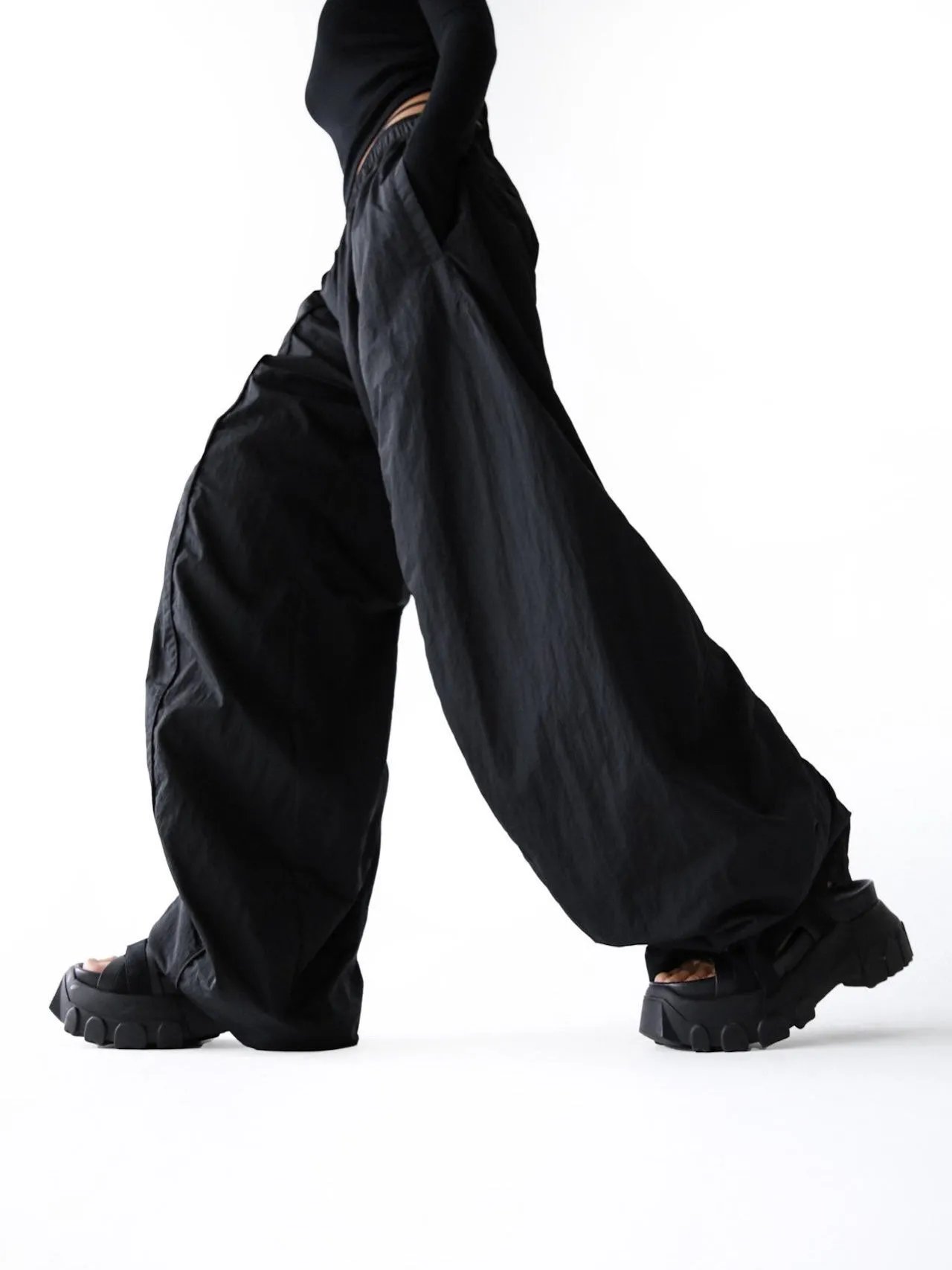 NYLON DRAWSTRING TWIST PATTERN TROUSERS