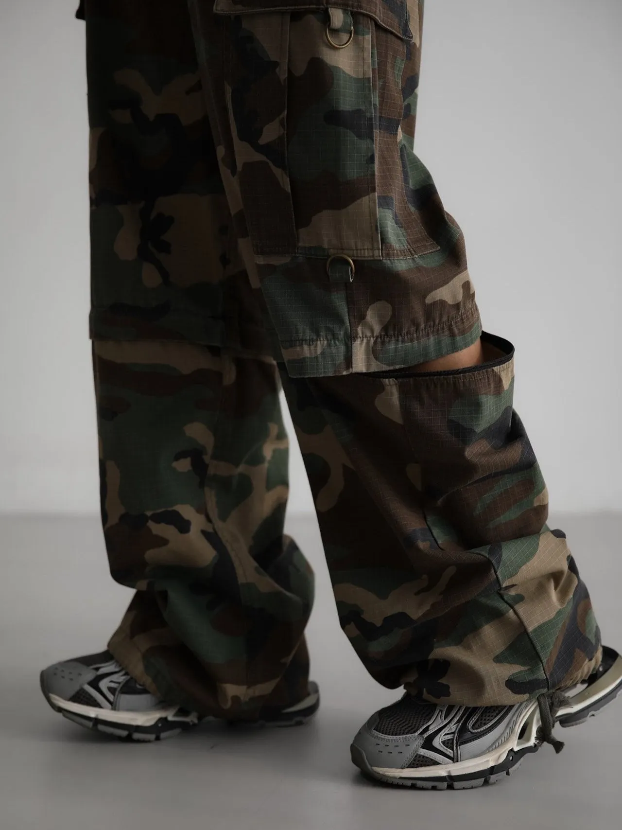 WASHED CAMOUFLAGE CARGO TROUSERS